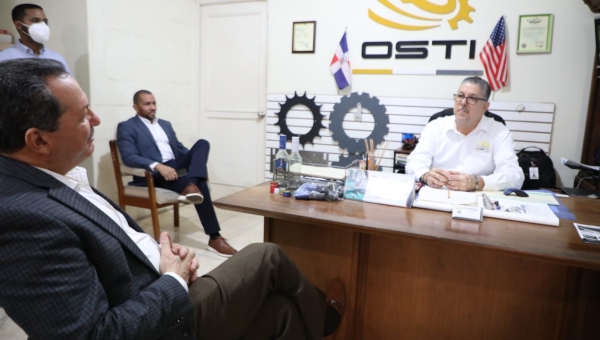 Automatización:  Porfirio Peralta se reúne con ejecutivos  de Osti Industrial